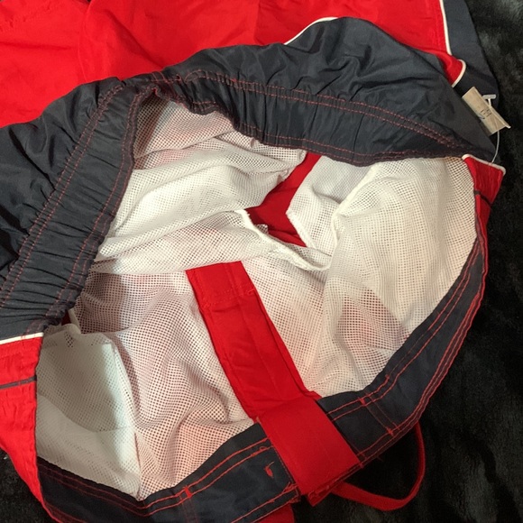 Swim shorts BNWT size 32/34 red and black Hawaiian floral - Picture 7 of 8